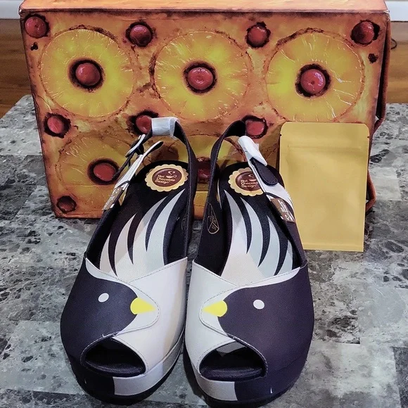 Hot Chocolate Design Black Birds Sandal - Picture 8 of 16